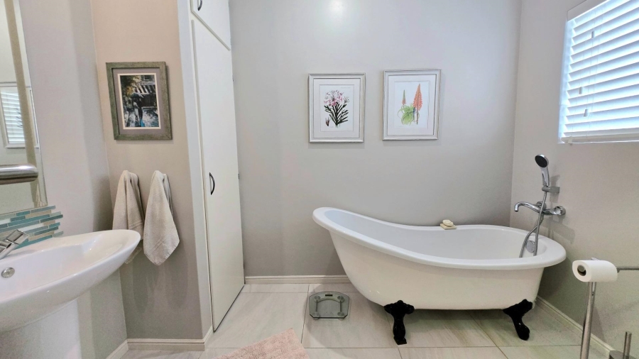 4 Bedroom Property for Sale in Kleinbaai Western Cape